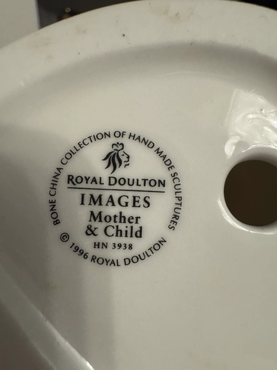 Royal Doulton Mother & Child Sculpture HN 3938 - photo 3