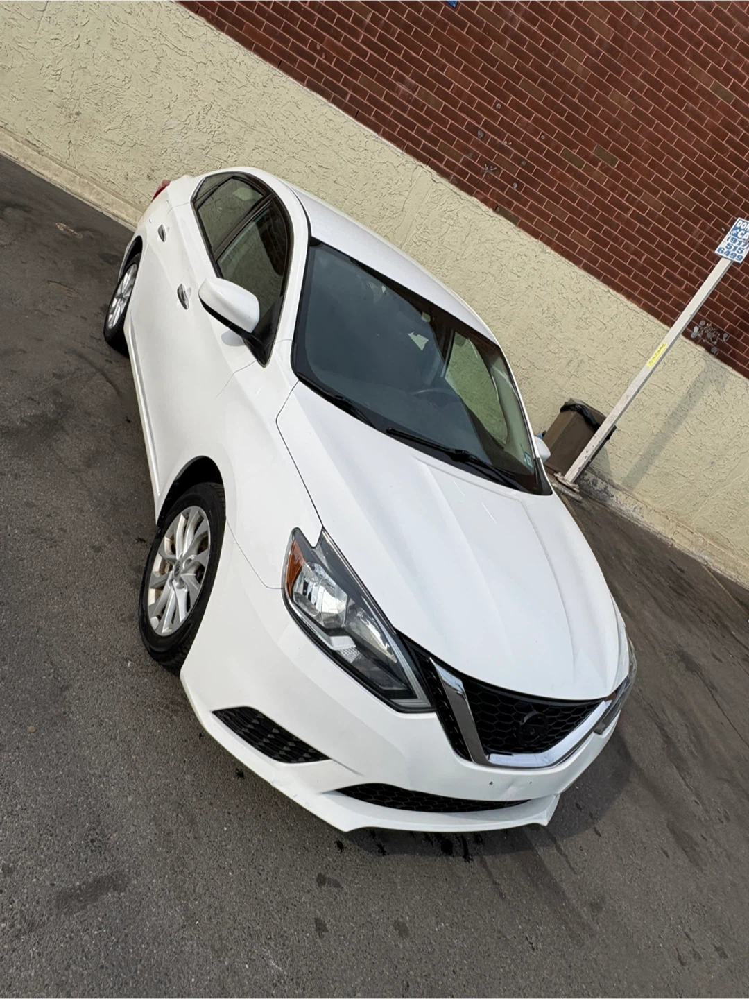 White Nissan Sentra 2019