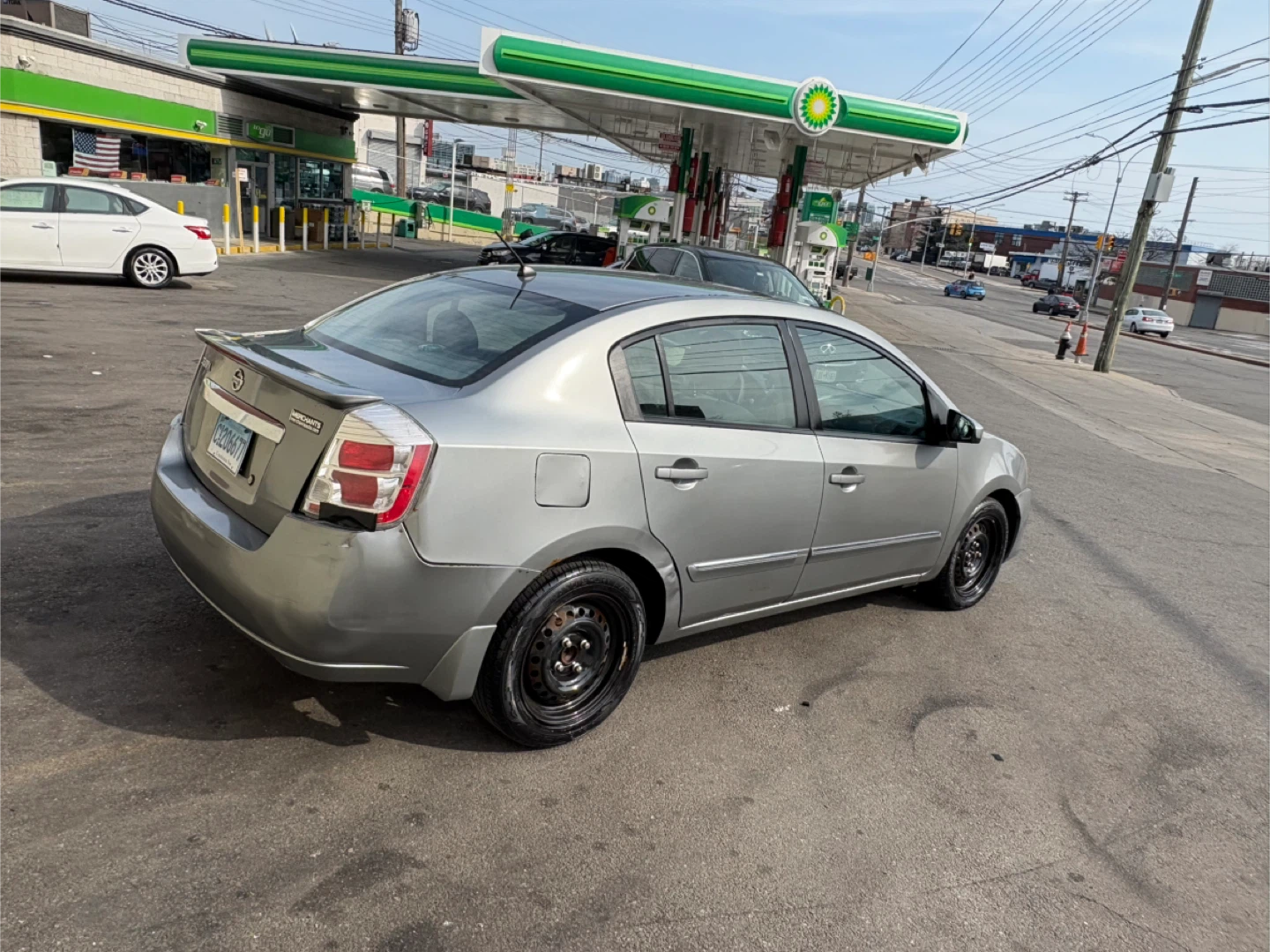 Silver Nissan Sentra 2011 Sedan - photo 4