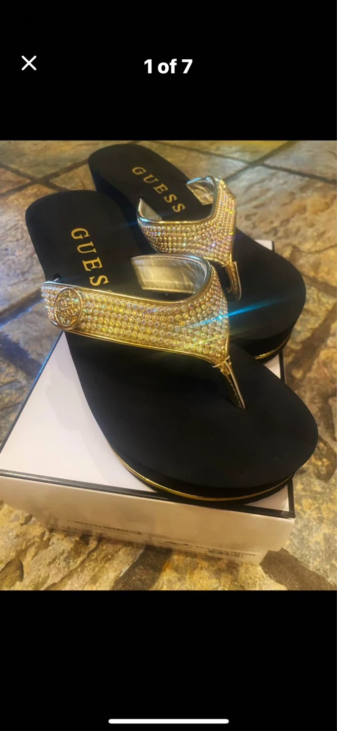 ✨Guess Wedge Flip Flops - Black/Gold