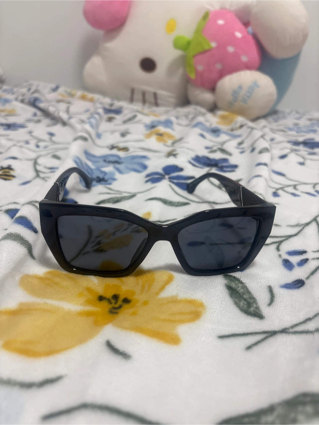 Black Cat-Eye Sunglasses