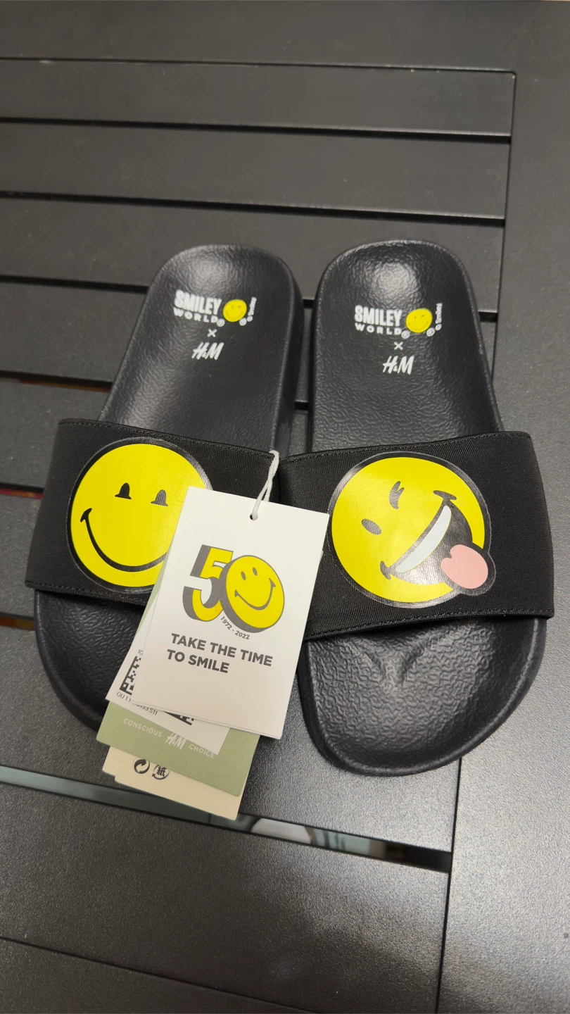 Smiley World x H&M Black Slides size  2.5-3.5
