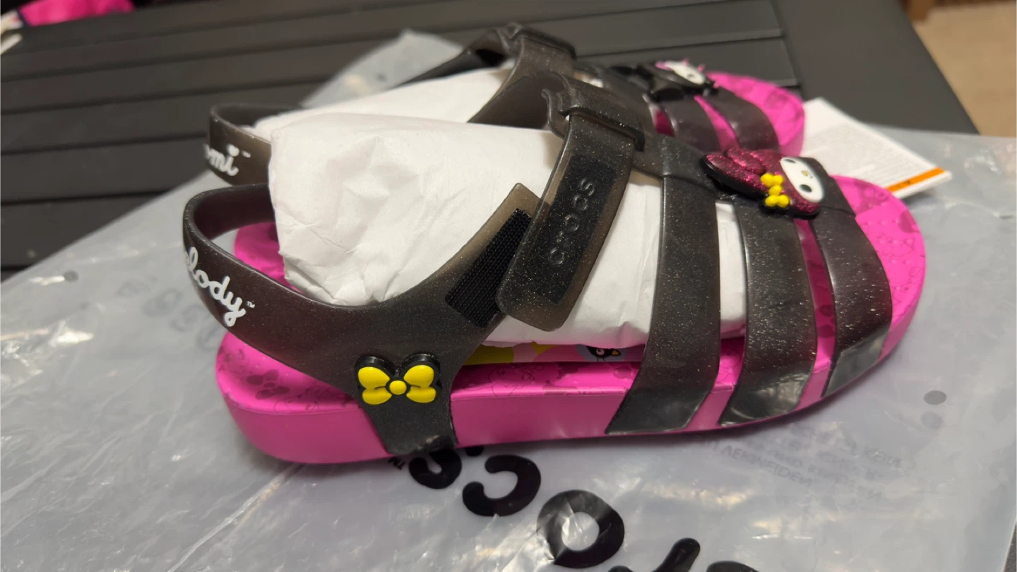 Crocs My Melody & Kuromi Sandals size 3 - photo 3