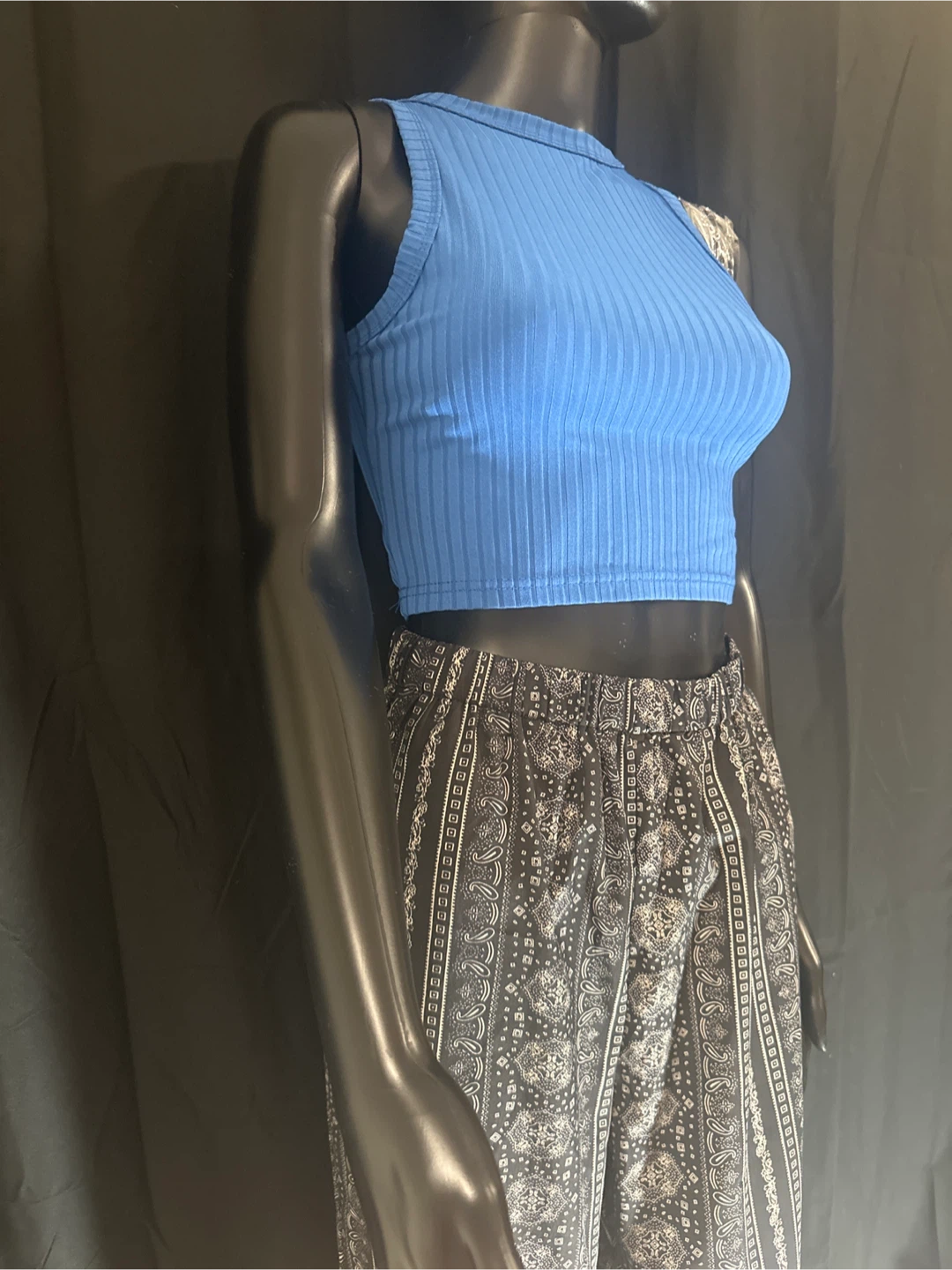 Blue Ribbed Cropped Tank Top and Patterned Lounge Pants Set - photo 2