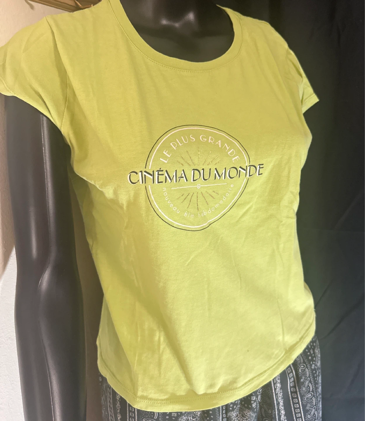 Light Green "Le Plus Grande Cinema Du Monde" Graphic T-Shirt - photo 2