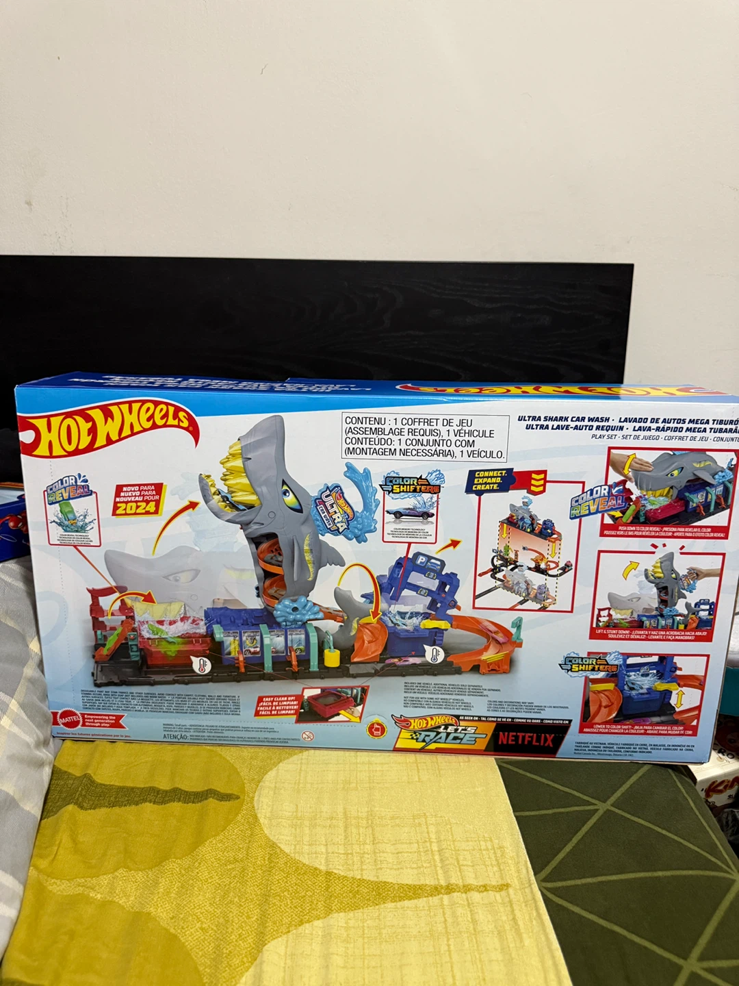 Hot Wheels Ultra Shark Car Wash Color Reveal Playset - photo 2