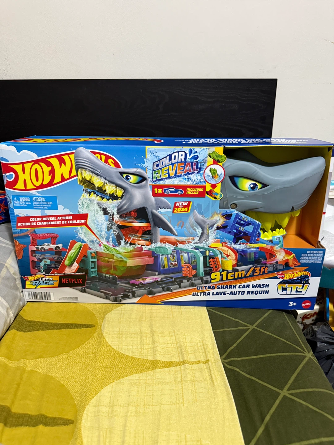 Hot Wheels Ultra Shark Car Wash Color Reveal Playset