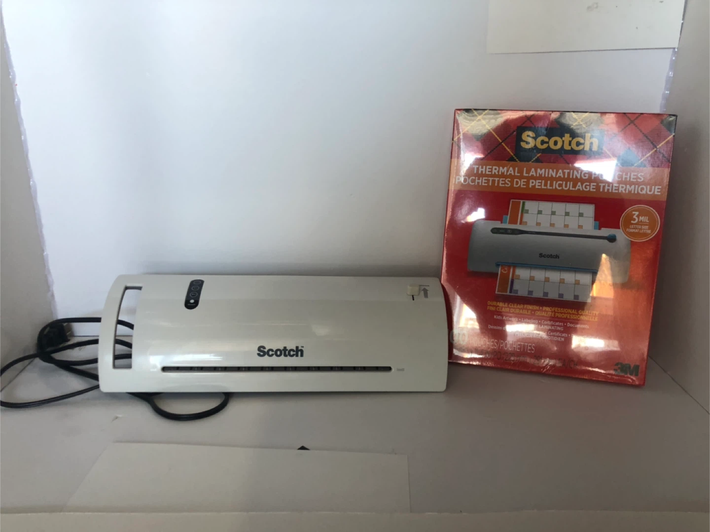 Scotch Thermal Laminator with Laminating Pouches