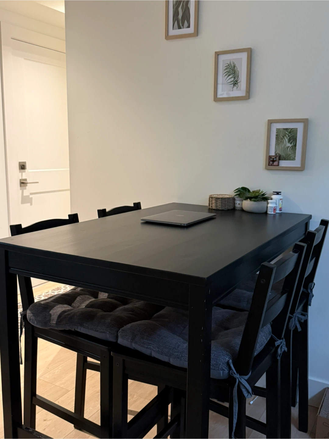 IKEA dining table + 4 chairs - Black