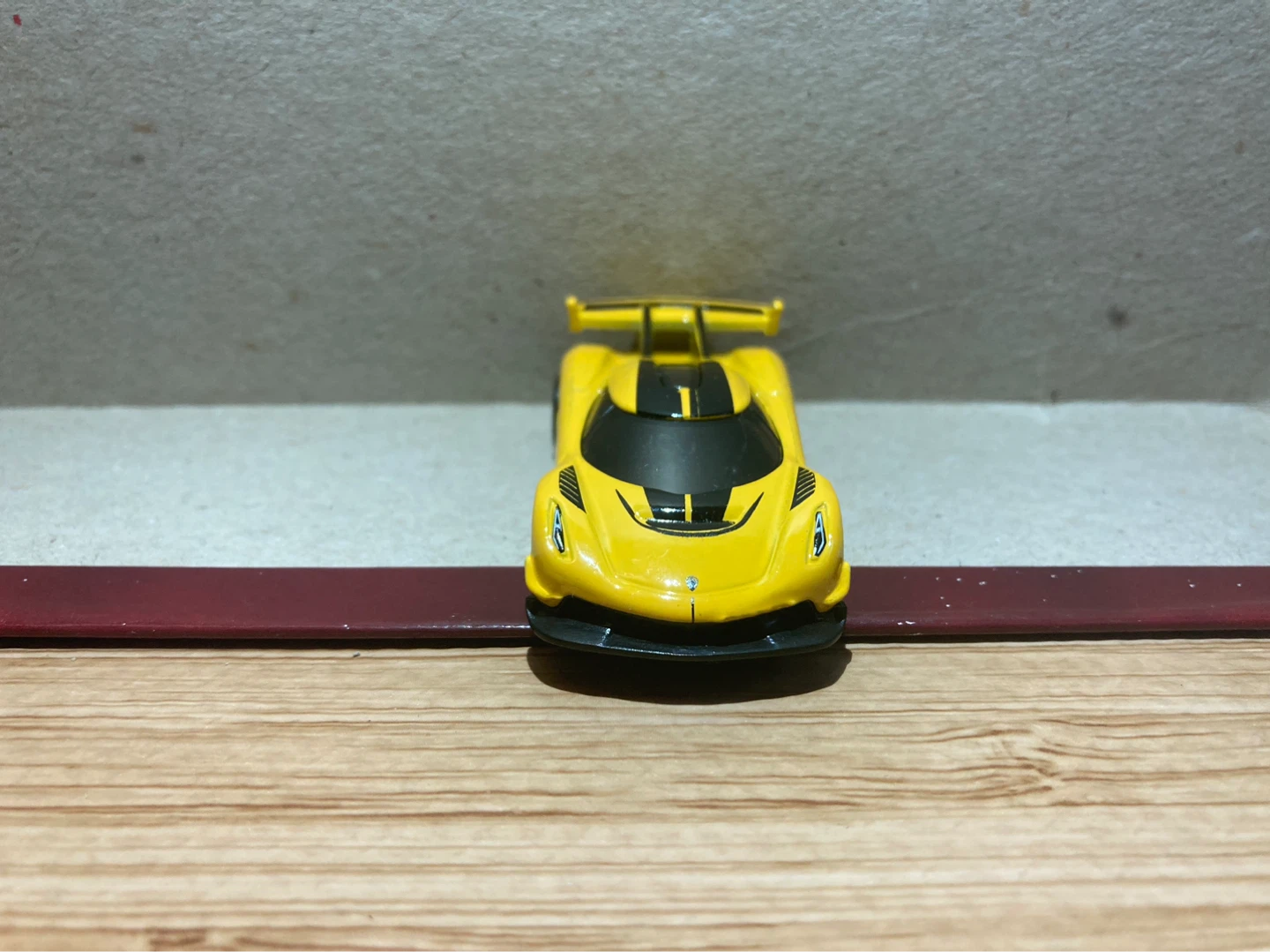 Hot Wheels Loose / 2020 Koenigsegg Jesko / Yellow - photo 2