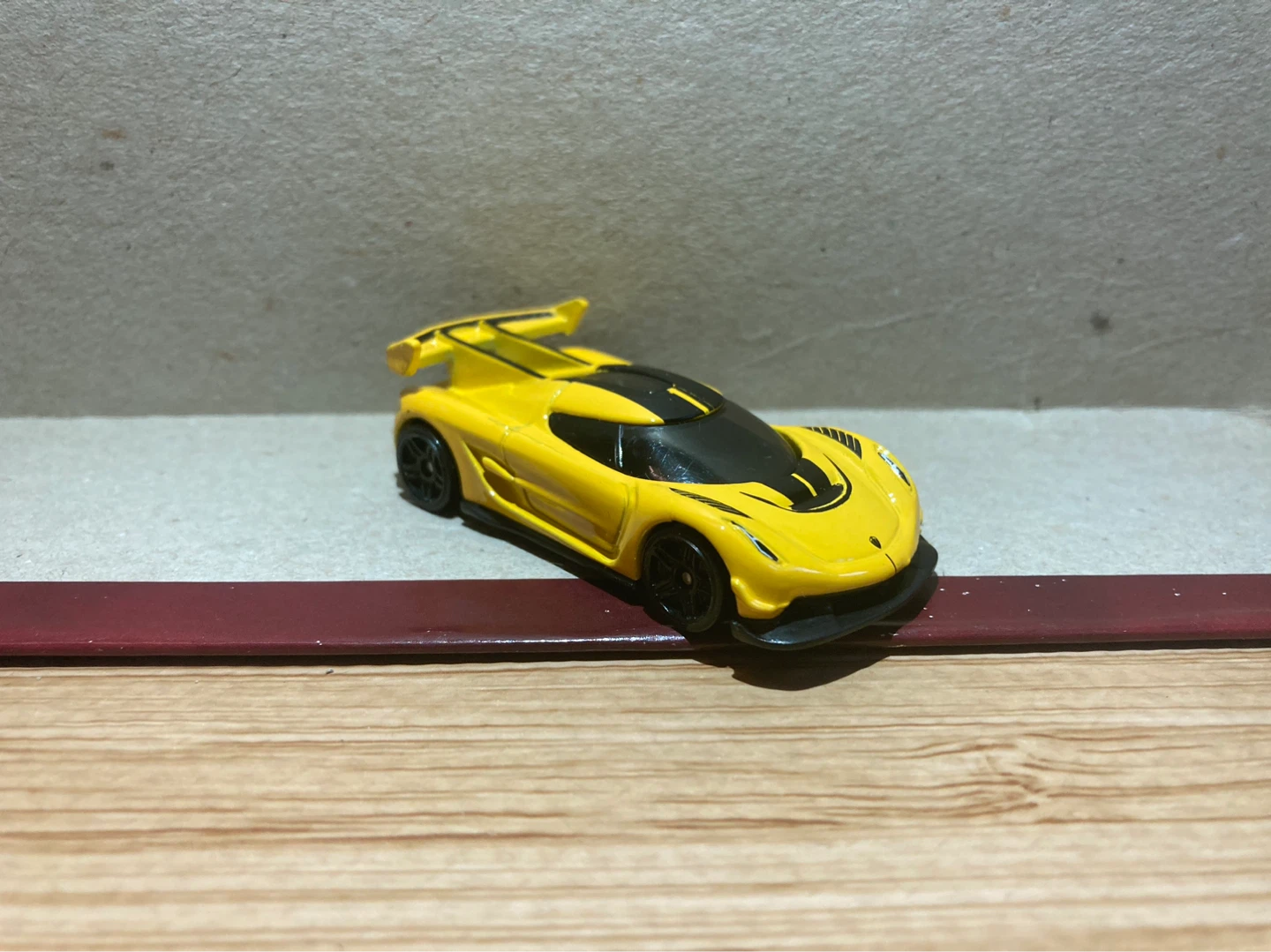 Hot Wheels Loose / 2020 Koenigsegg Jesko / Yellow