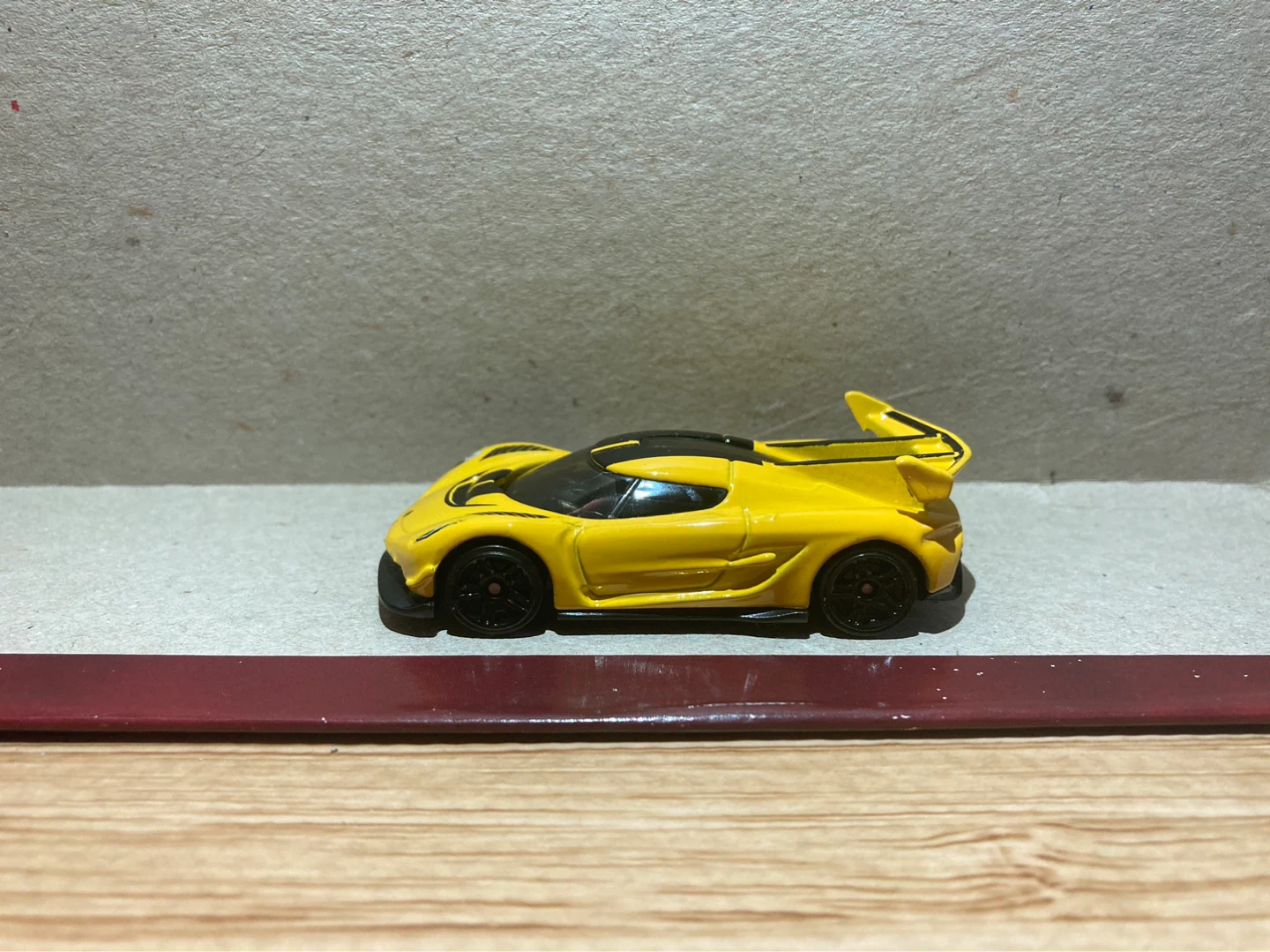 Hot Wheels Loose / 2020 Koenigsegg Jesko / Yellow - photo 3