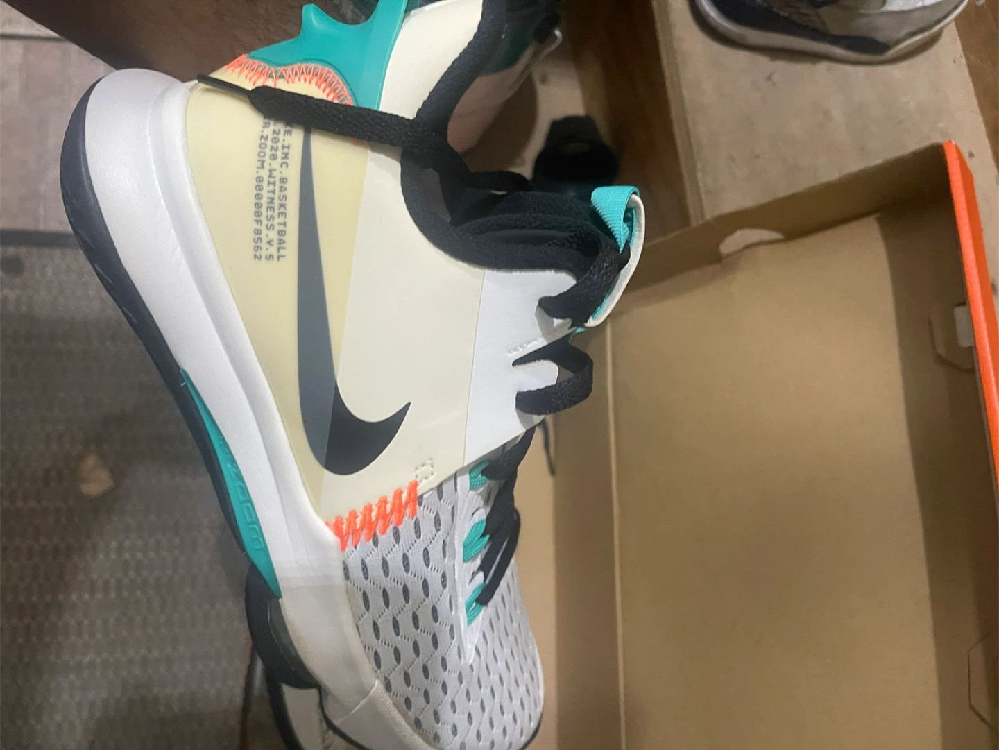 Nike LeBron Witness 5 Basketball Shoes size 9.5 - photo 4
