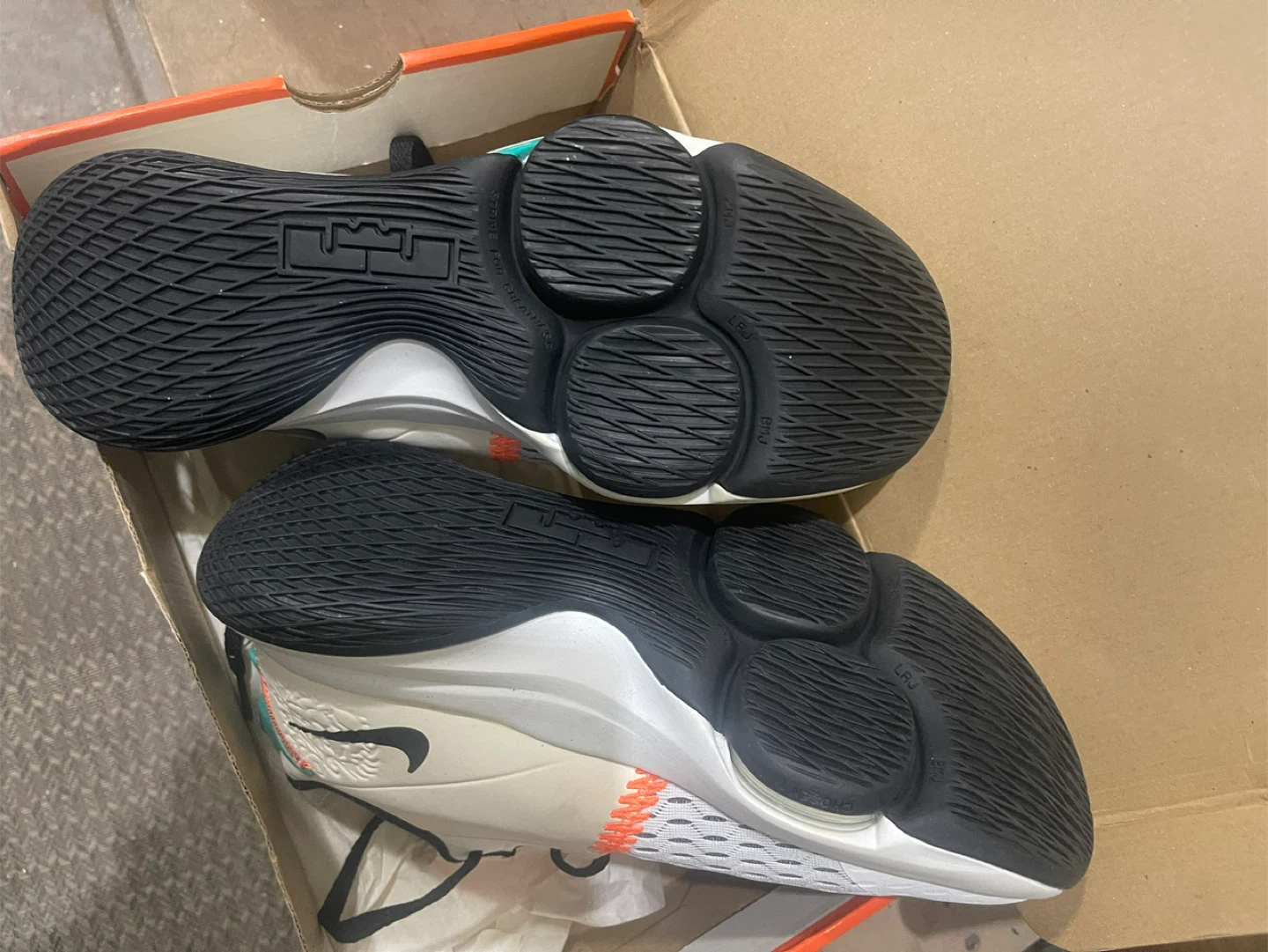 Nike LeBron Witness 5 Basketball Shoes size 9.5 - photo 2