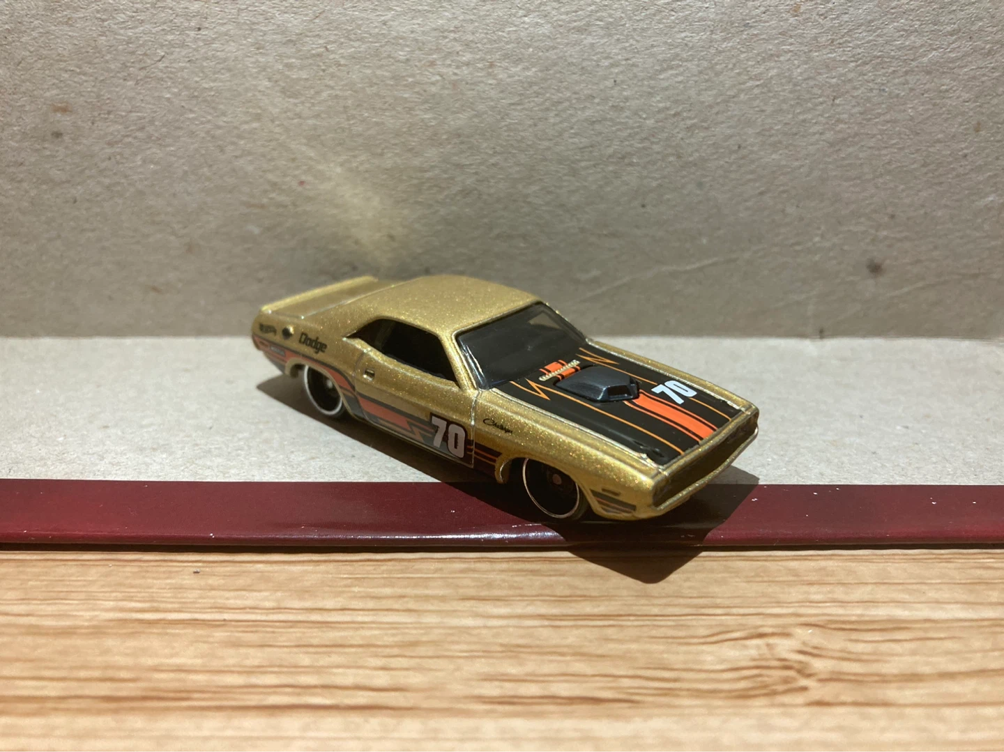 Hot Wheels Loose / 70 Challenger / Gold
