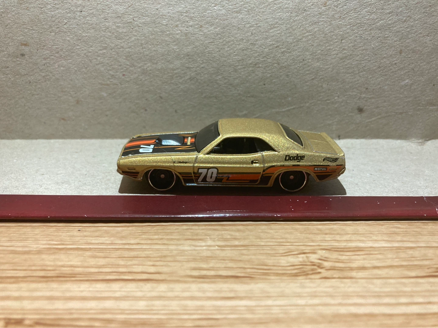 Hot Wheels Loose / 70 Challenger / Gold - photo 3