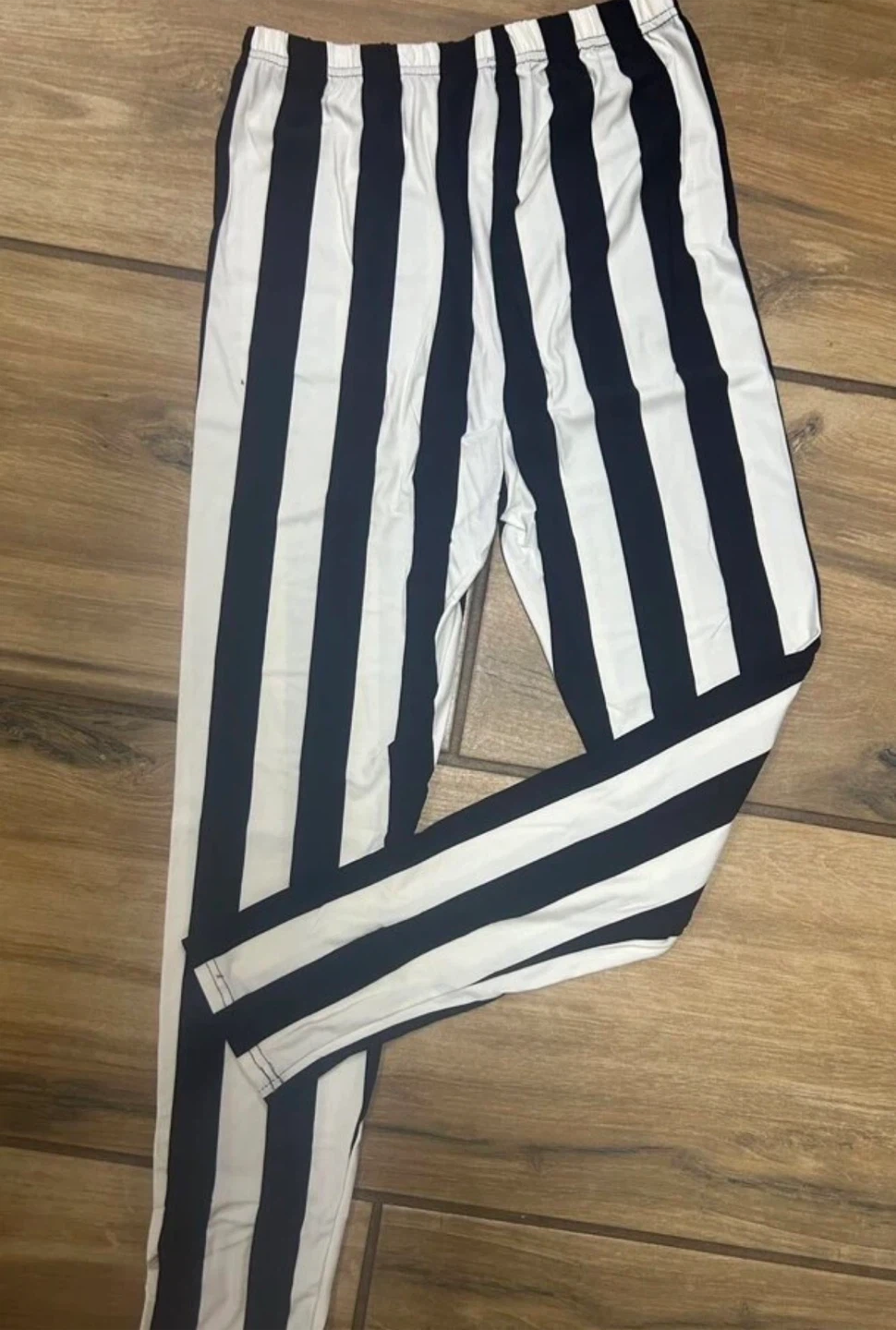 Black and White Striped Leggings - photo 2