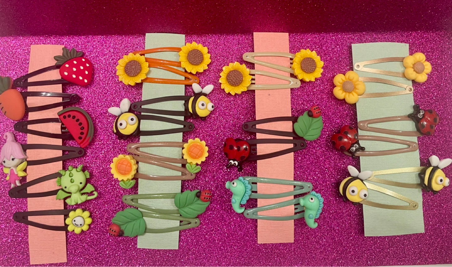 Set of 26 Kids Hair Clips with Charms and 5 bows included - photo 2