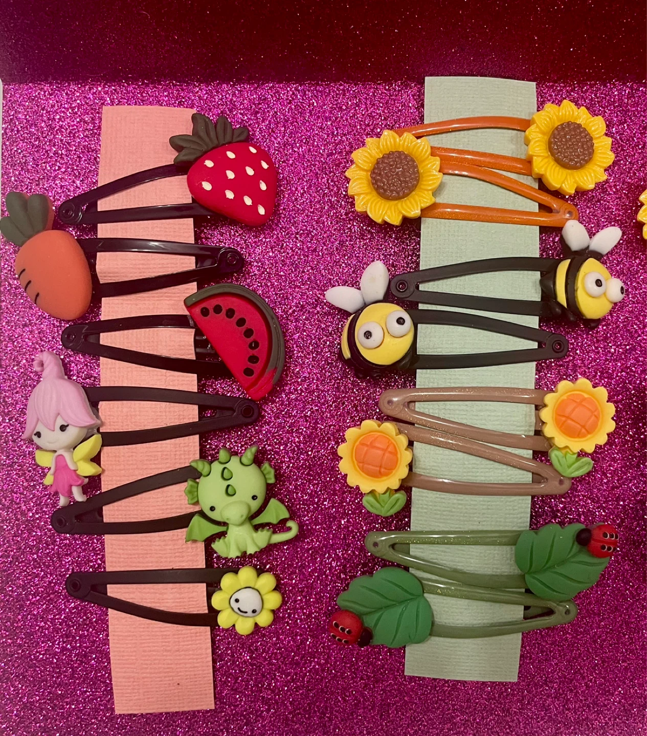 Set of 26 Kids Hair Clips with Charms and 5 bows included