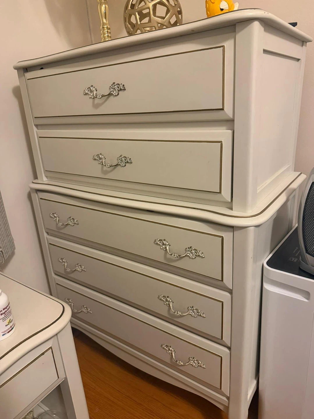 Vintage French Provincial Style Dresser and Nightstand Set - photo 2