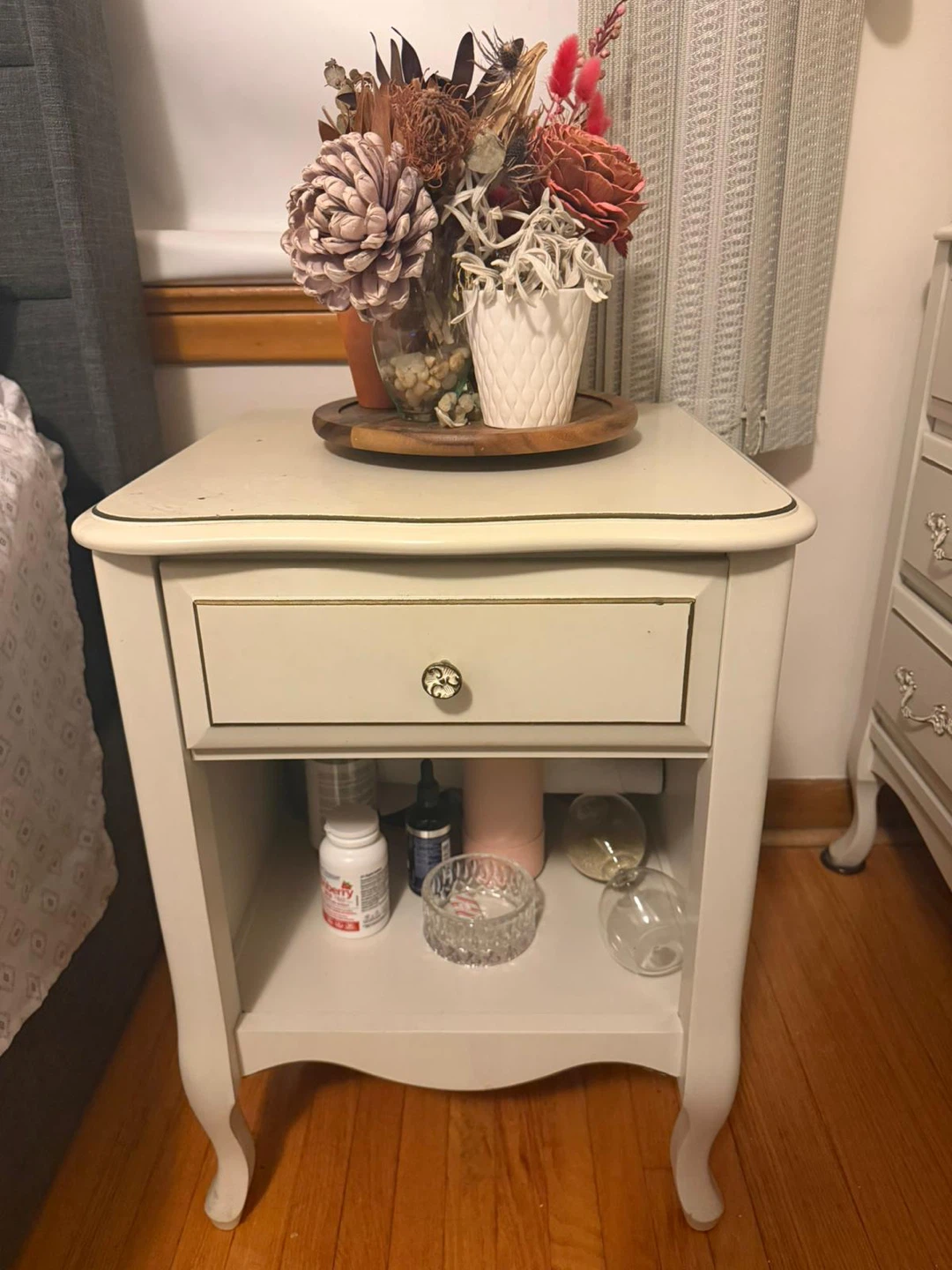 Vintage French Provincial Style Dresser and Nightstand Set - photo 4