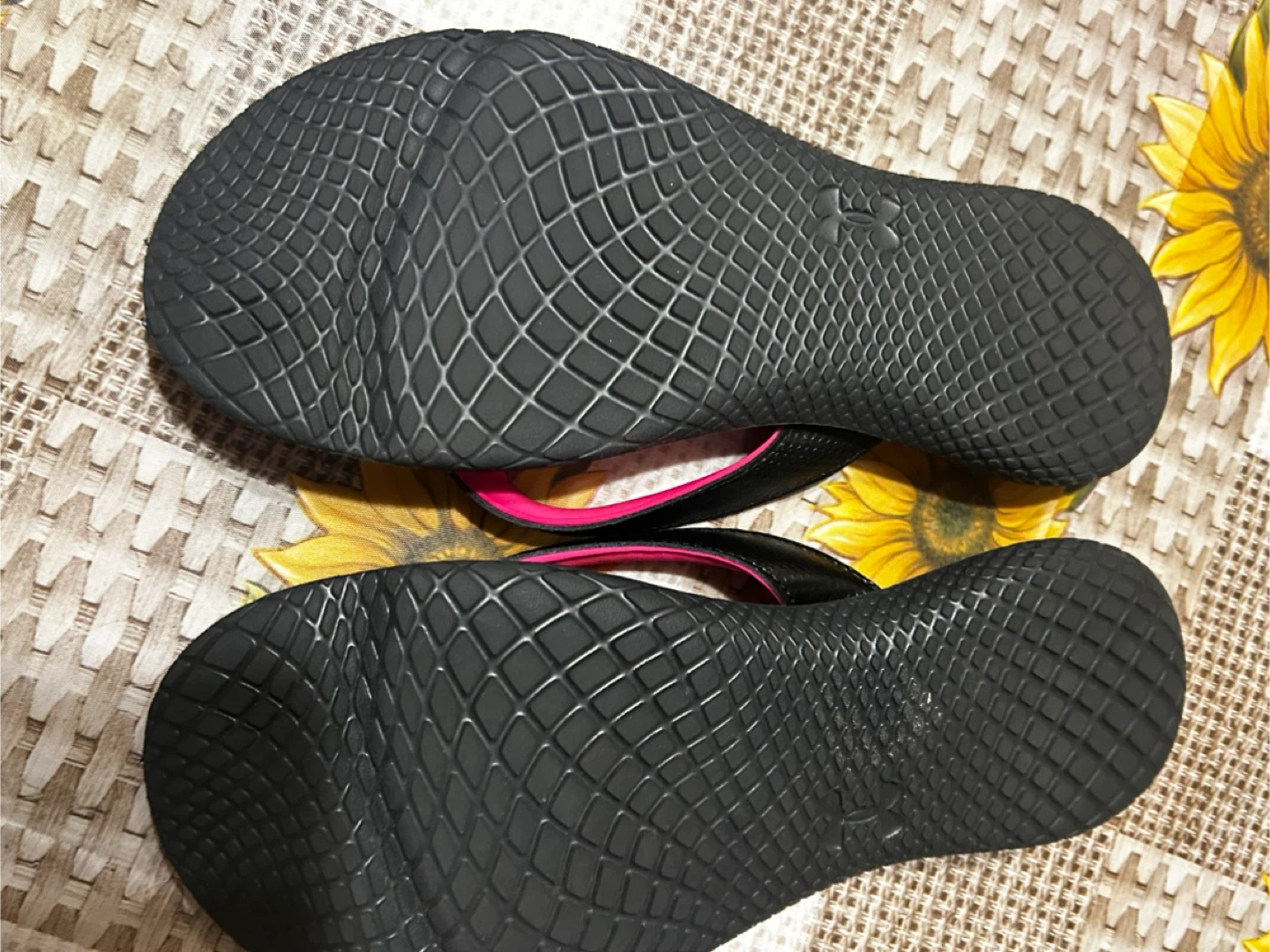 Under Armour Women's Flip Flops Size 10 - photo 3