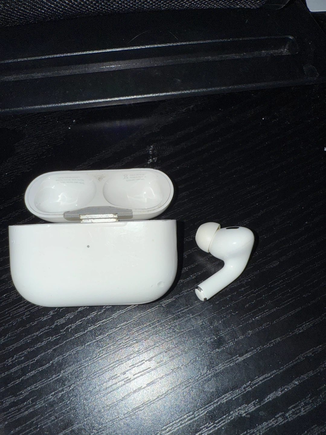 Apple AirPods Pro (2nd Gen) Charging Case and Earbud
