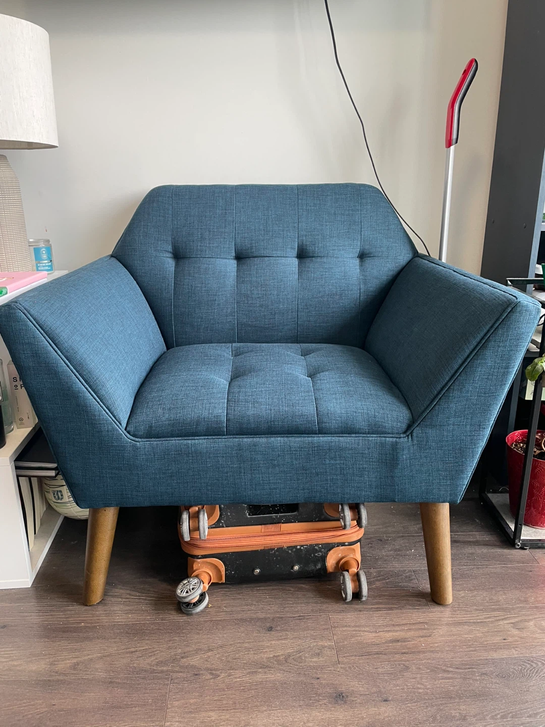 Blue accent comfy chair