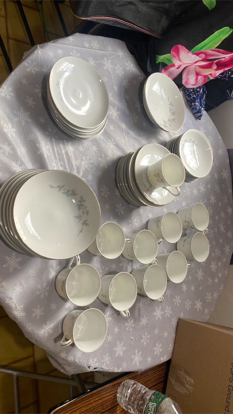 Wyndham fine China 43 pieces - photo 3