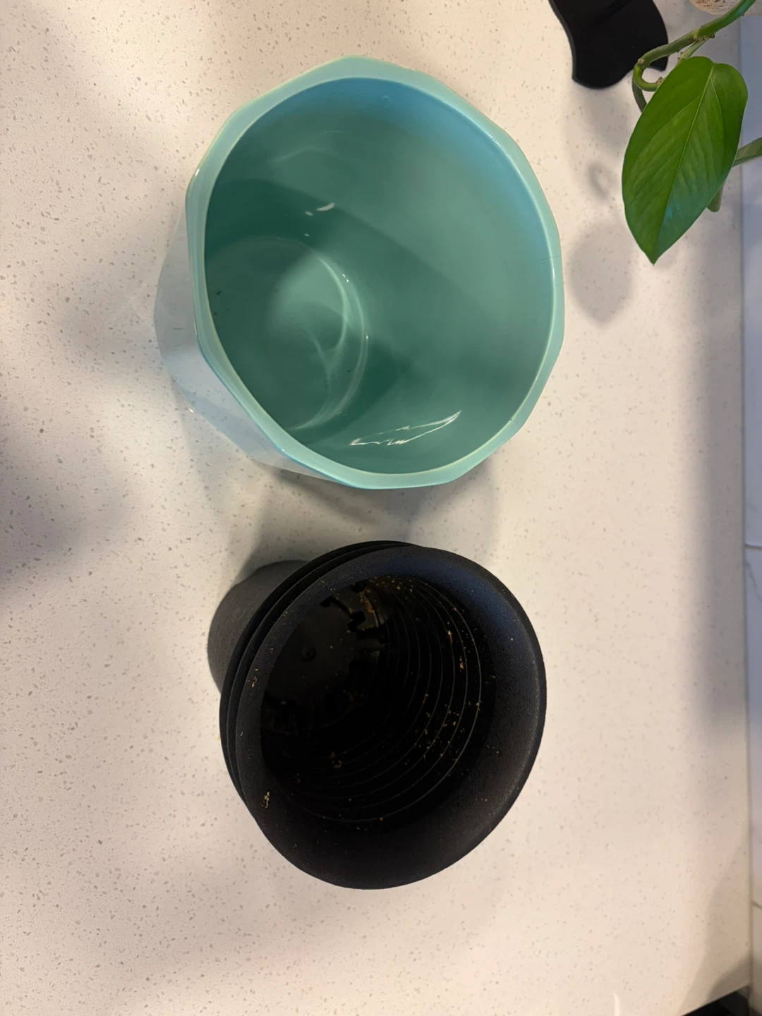 FREE! Teal Geometric Planter with 3 Black Nursery Pots - photo 2