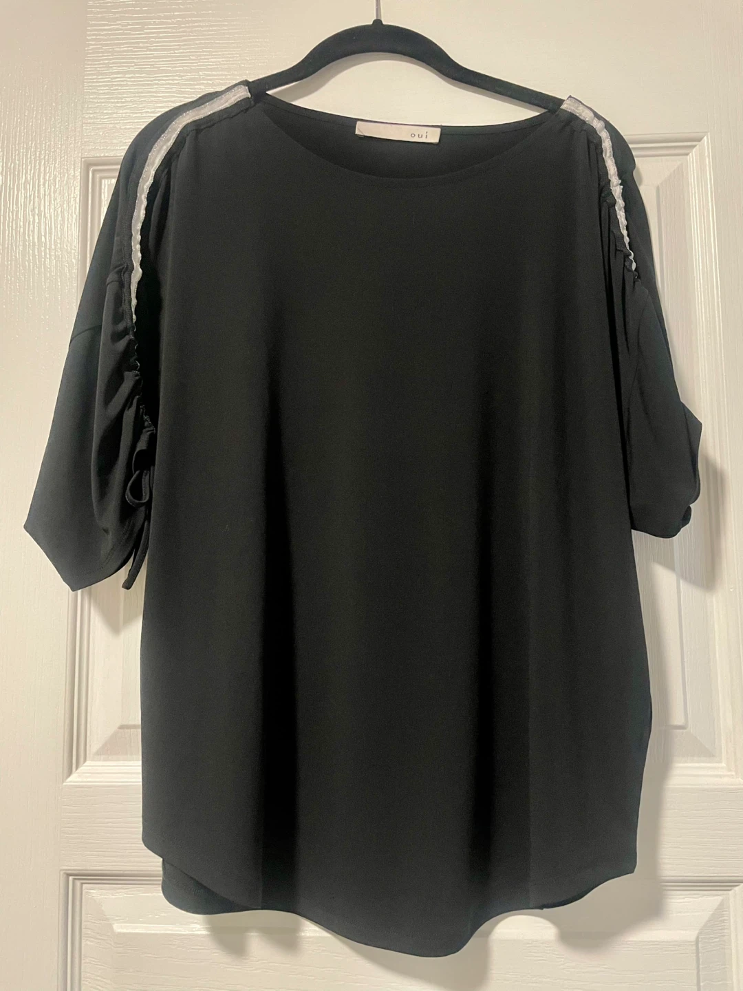 Oui Black T-Shirt with Ruched Sleeves Size medium