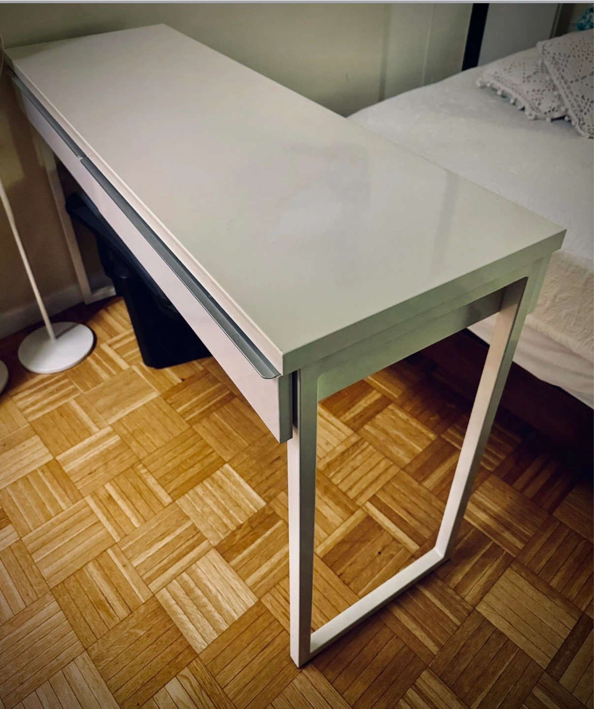 IKEA BESTÅ Desk - Glossy White