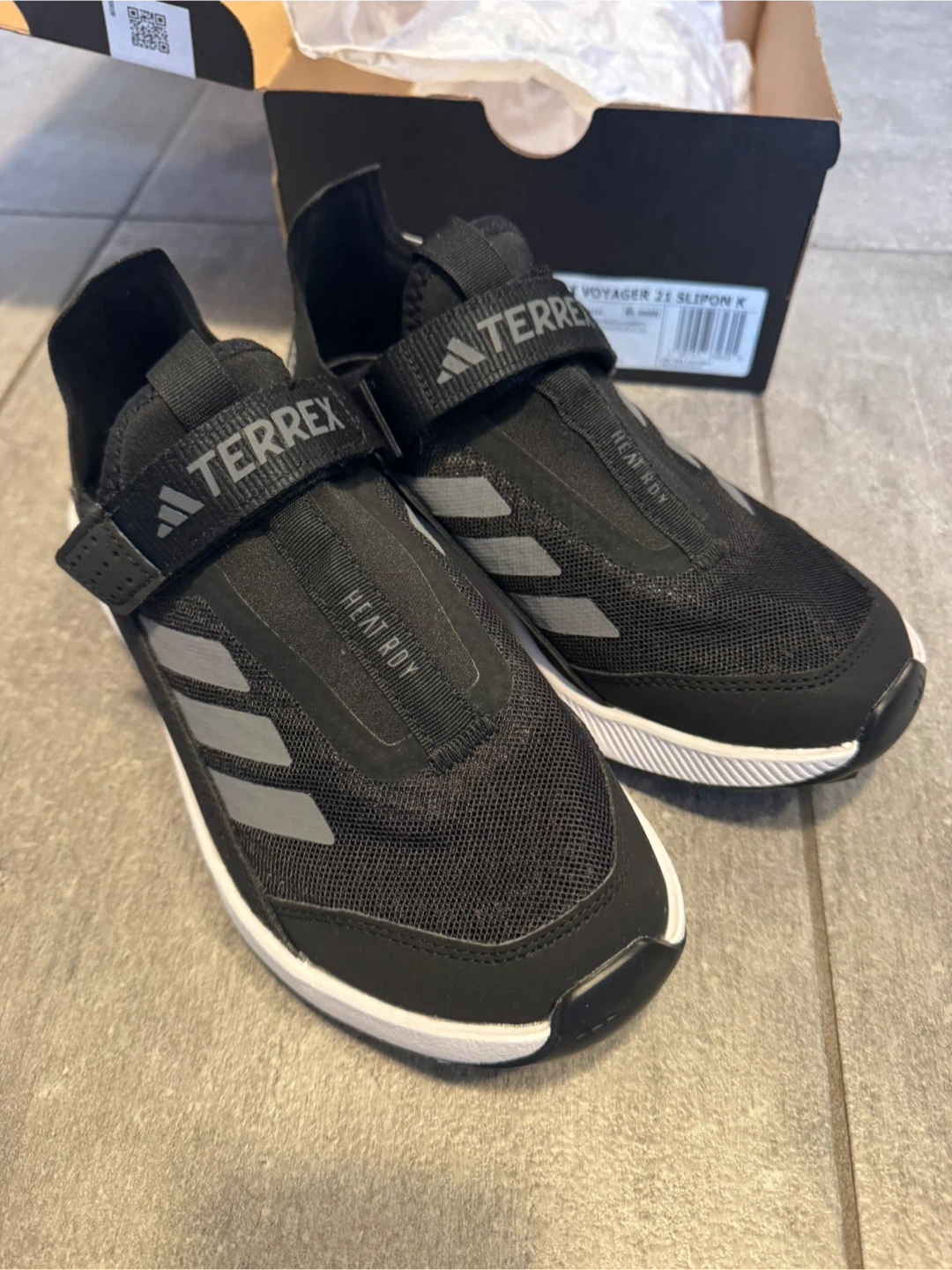 NEW Adidas Terrex Voyager 21 Slip-On K - Youth Size 2.5 (Black) - photo 3
