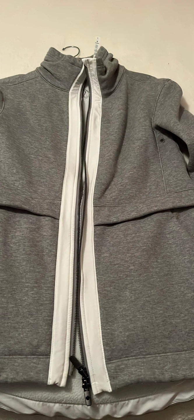 Lululemon Grey Jacket - Size 6 - photo 4