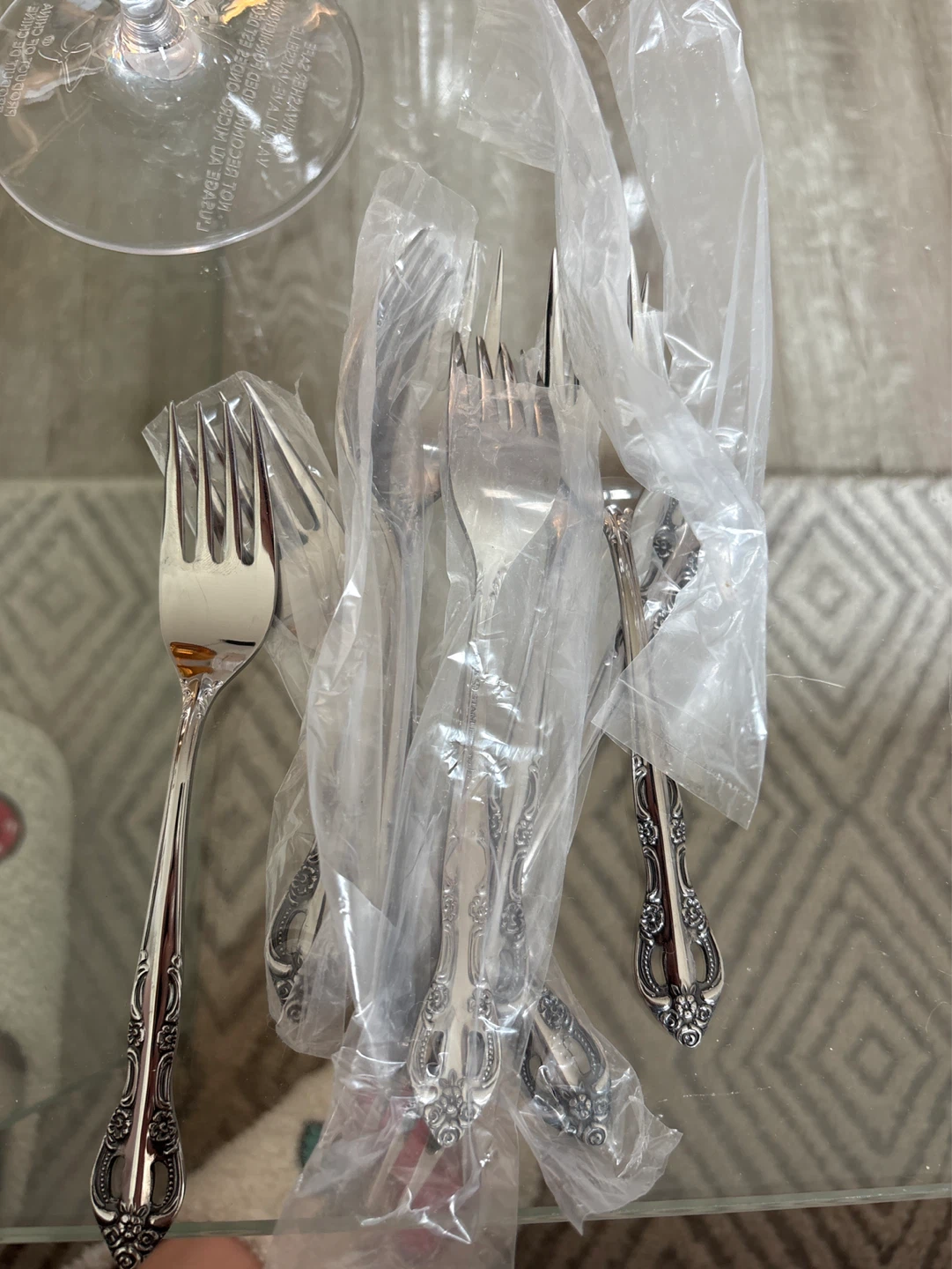 Girlie party hosting items with high end silverware included - photo 3