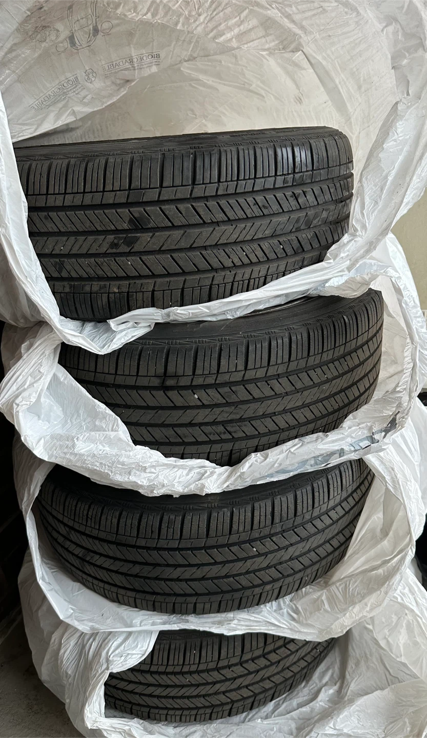 Used 4 Goodyear All season, 216/55R17with Rims(Ad up= Available) - photo 2