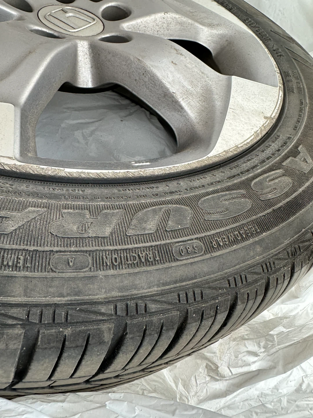 Used 4 Goodyear All season, 216/55R17with Rims(Ad up= Available) - photo 3