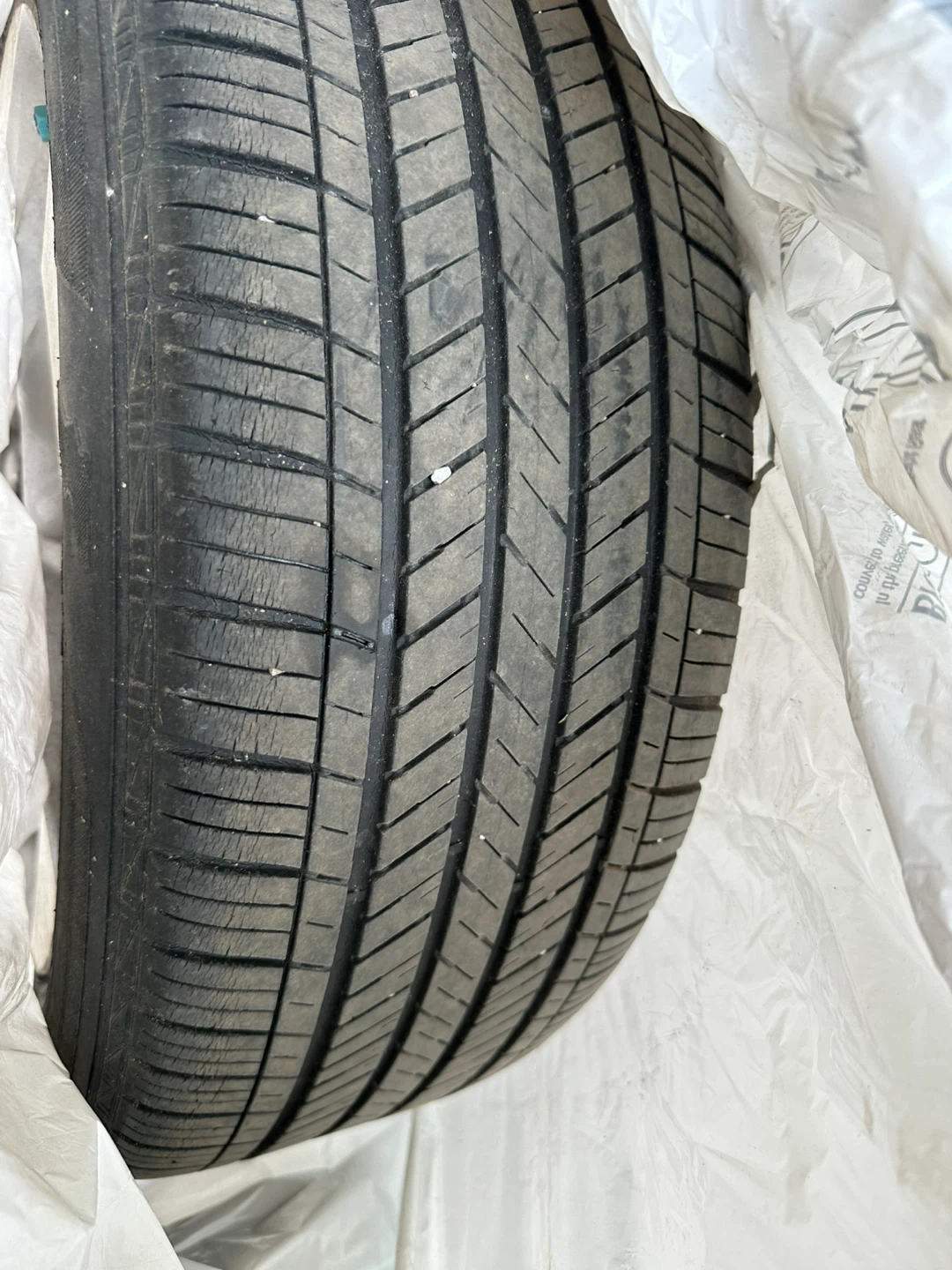 Used 4 Goodyear All season, 216/55R17with Rims(Ad up= Available) - photo 5