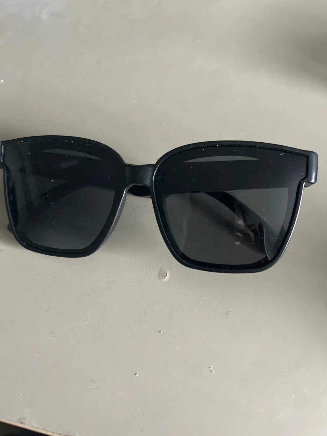Sunglasses that can play music