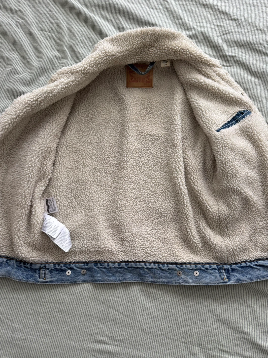 Levi's Sherpa Lined Denim Trucker Jacket SIZE S - photo 3
