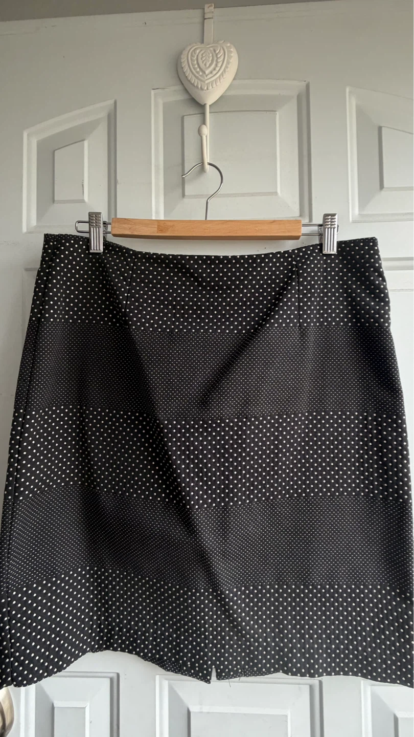 Skirt gently used Tommy Hilfiger
