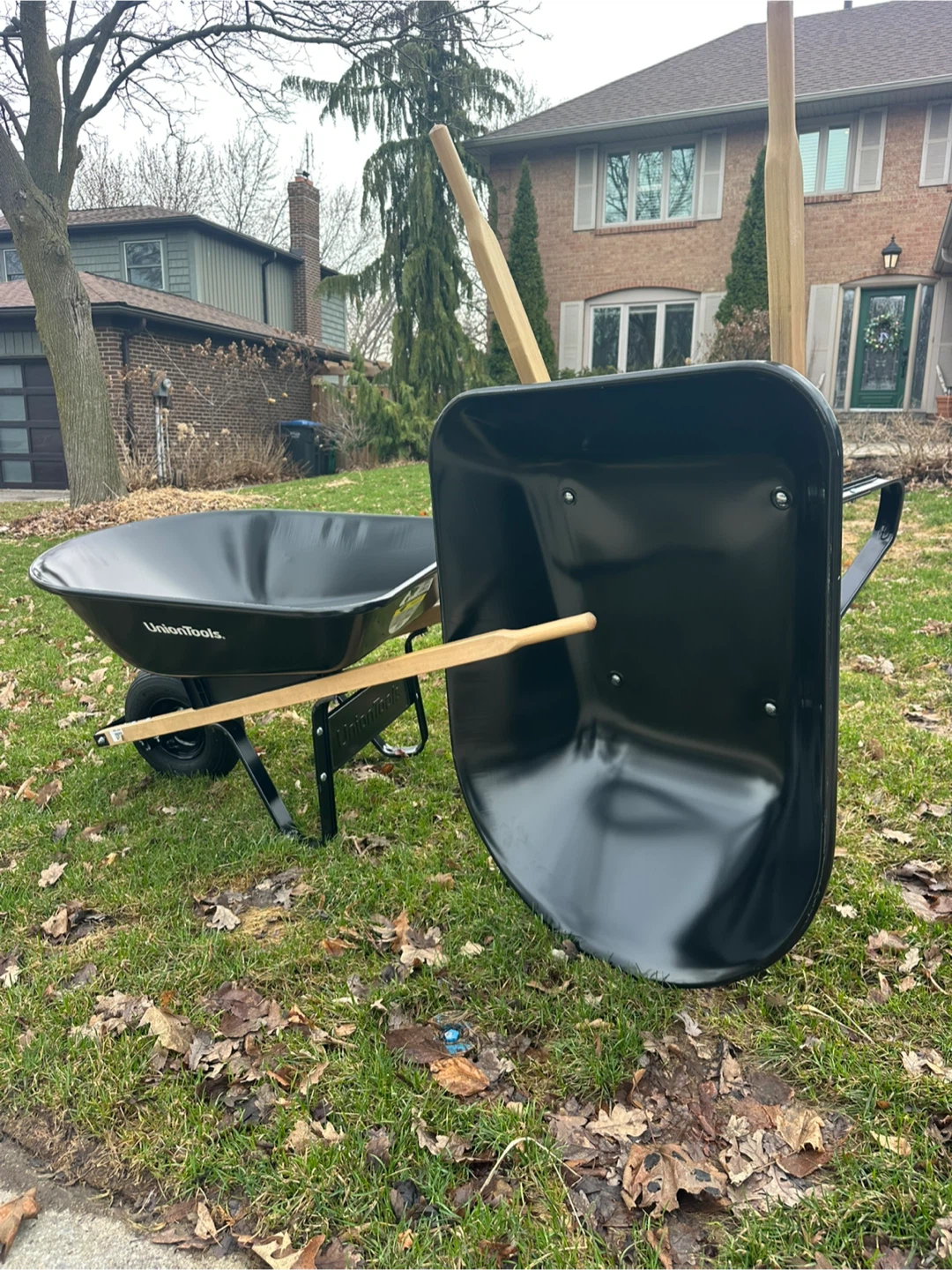 UnionTools Wheelbarrow - Black 5 cu ft - photo 3