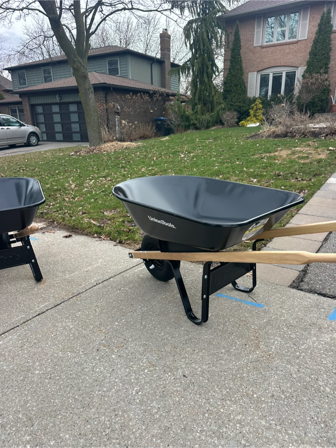 UnionTools Wheelbarrow - Black 5 cu ft - photo 2