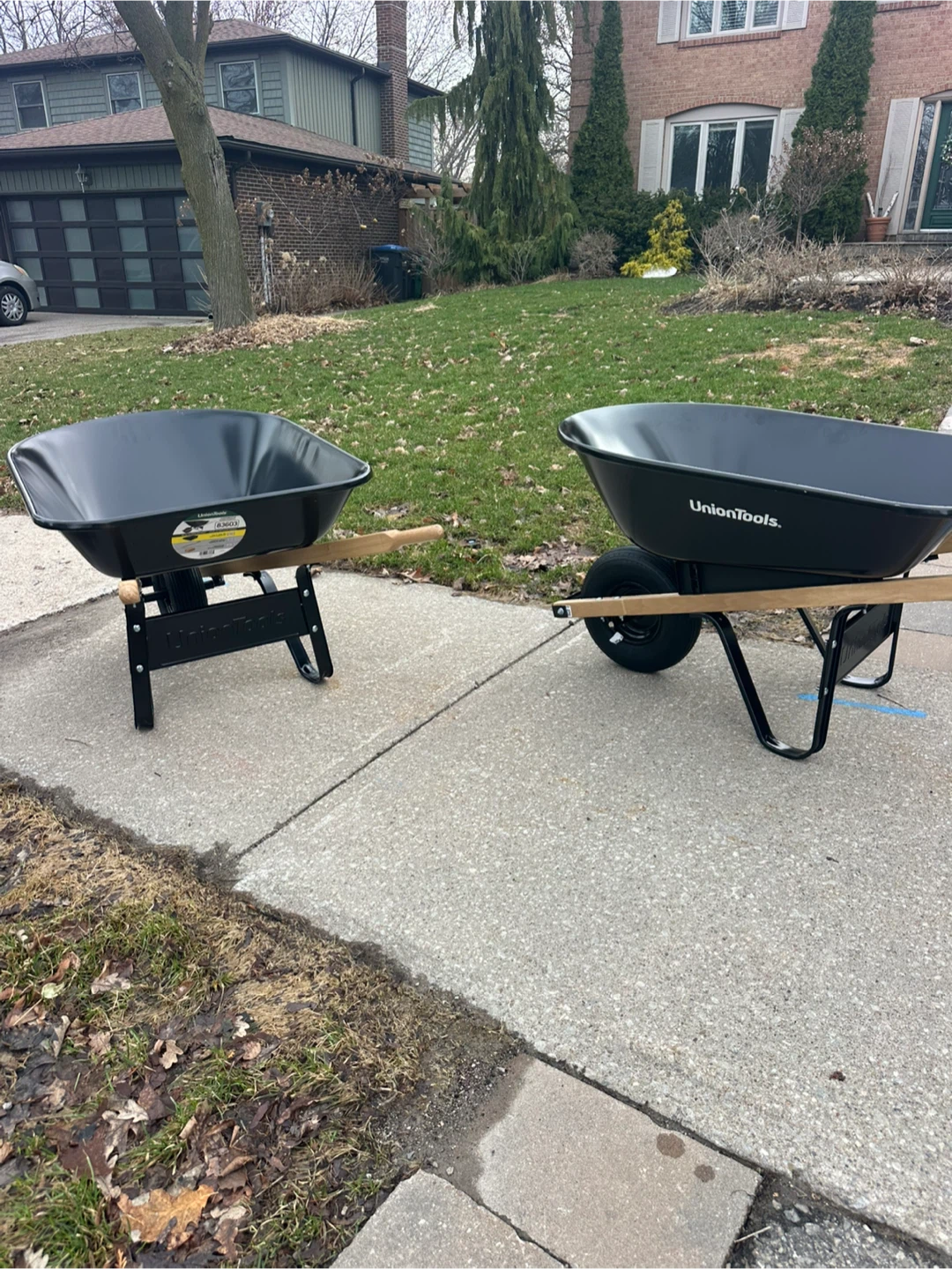 UnionTools Wheelbarrow - Black 5 cu ft