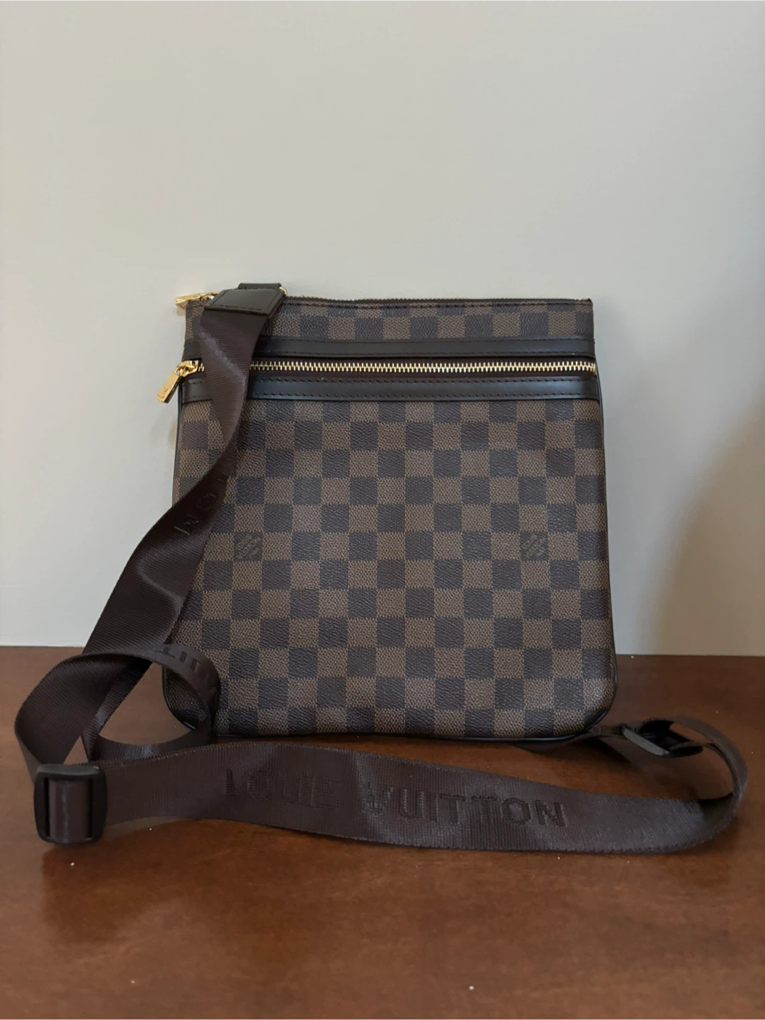 Louis Vuitton Damier Ebene Messenger Bag - photo 3