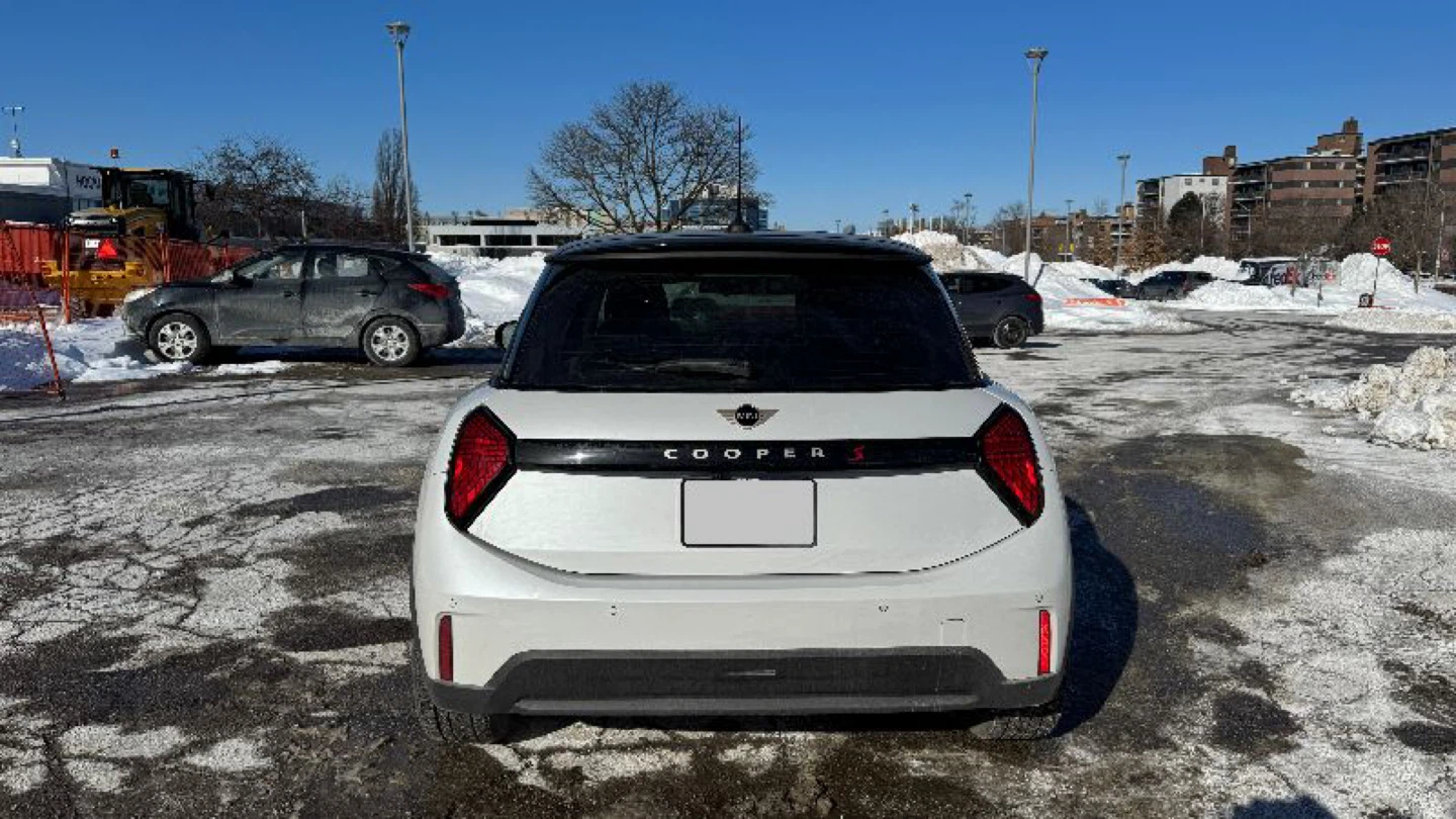 Lease Transfer: White Mini Cooper S (only 1700km) - photo 4