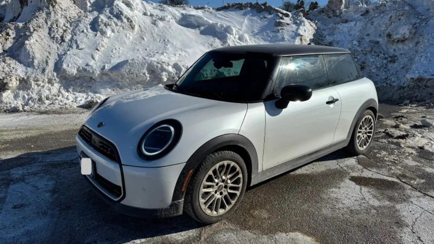 Lease Transfer: White Mini Cooper S (only 1700km)