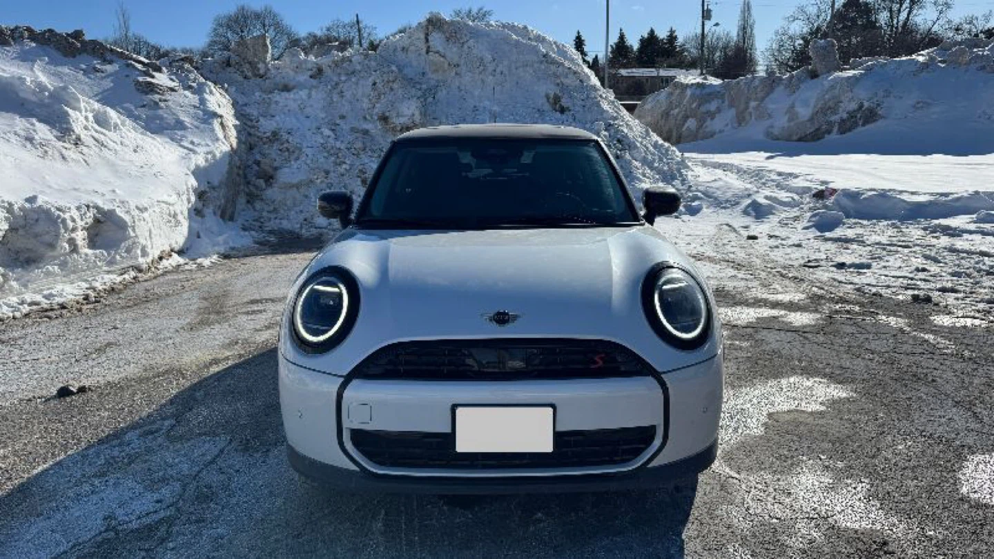 Lease Transfer: White Mini Cooper S (only 1700km) - photo 3
