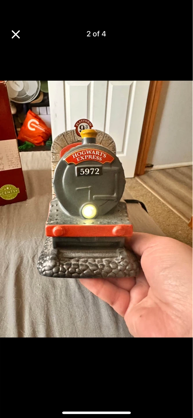 Hogwarts Express 5972 Train Figurine