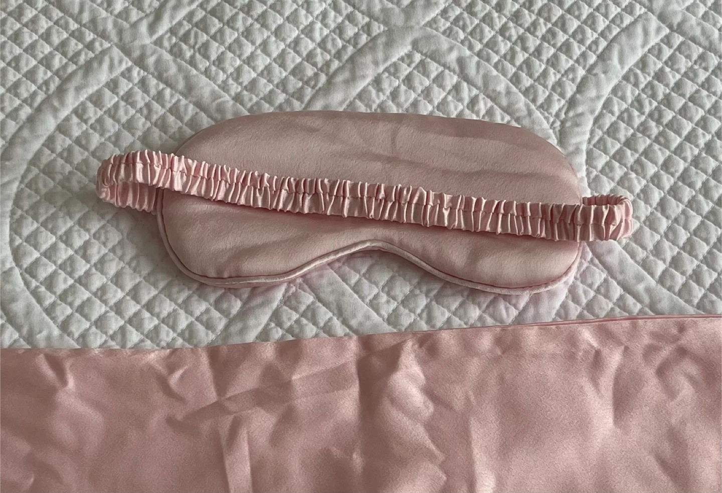 *New* Never Worn Silk Pink Pillow Case + Sleeping Mask - photo 3